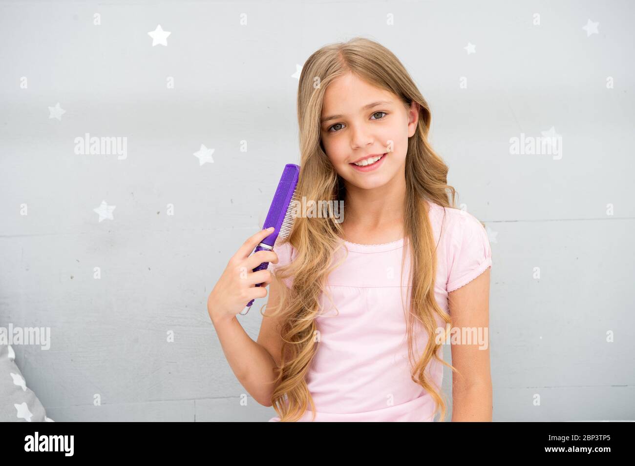 Apprécier sa beauté. Brosse à cheveux ou peigne pour cheveux 