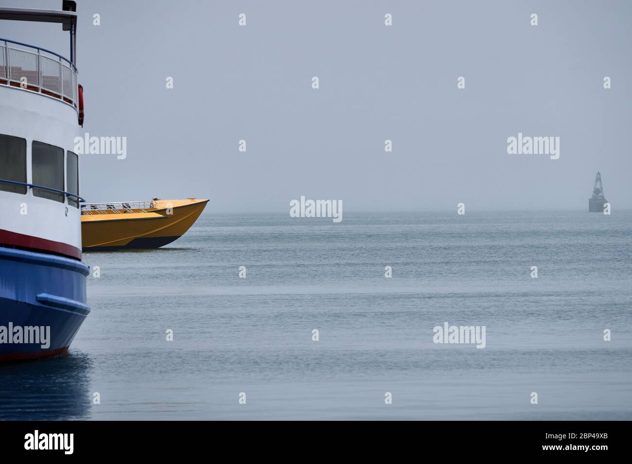 2 bateaux de visite ont amarré en attendant la fin de l'arrêt du covid-19 Banque D'Images