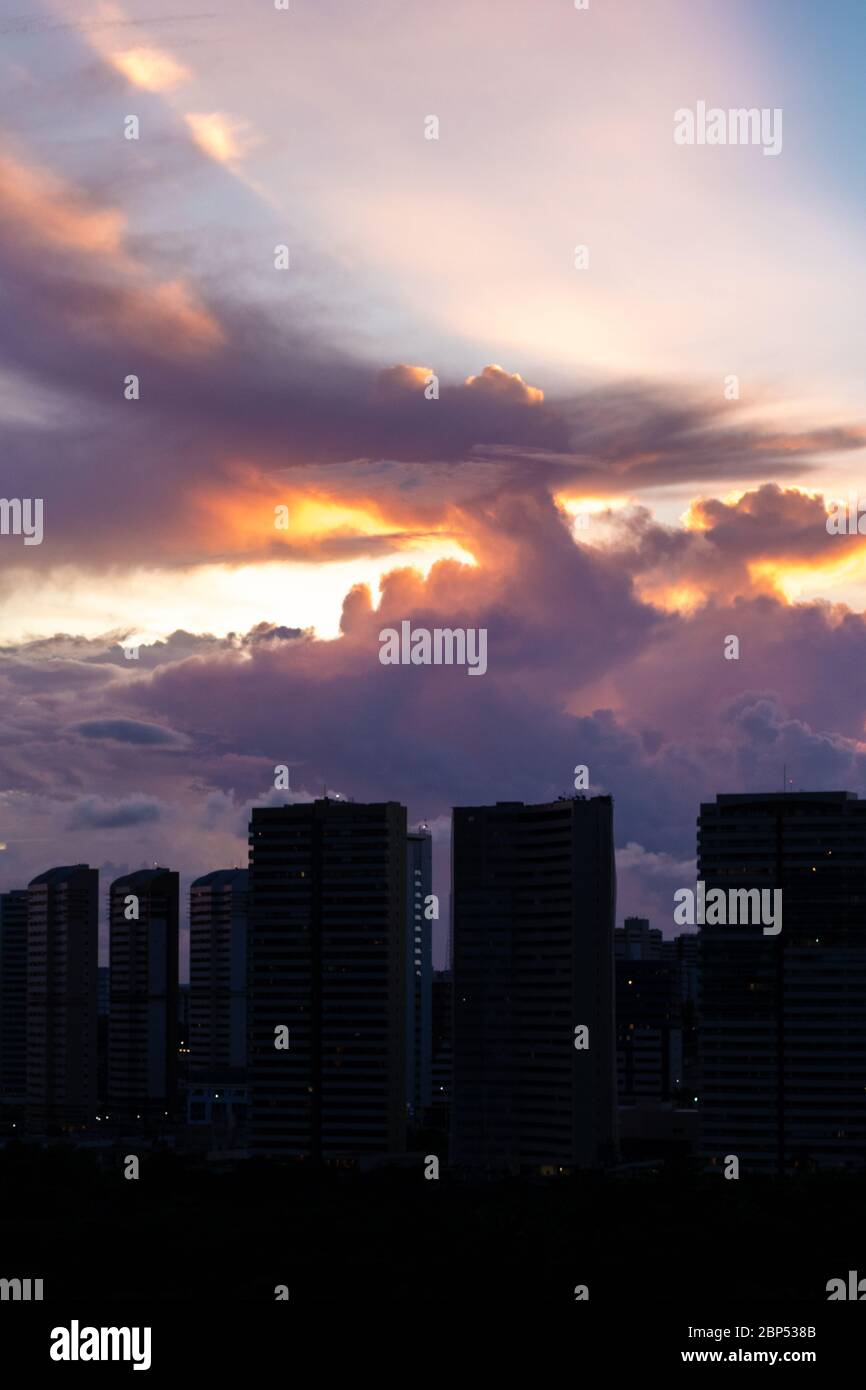 coucher de soleil dans le parc de coco dans la ville de fortaleza au nord-est du brésil Banque D'Images