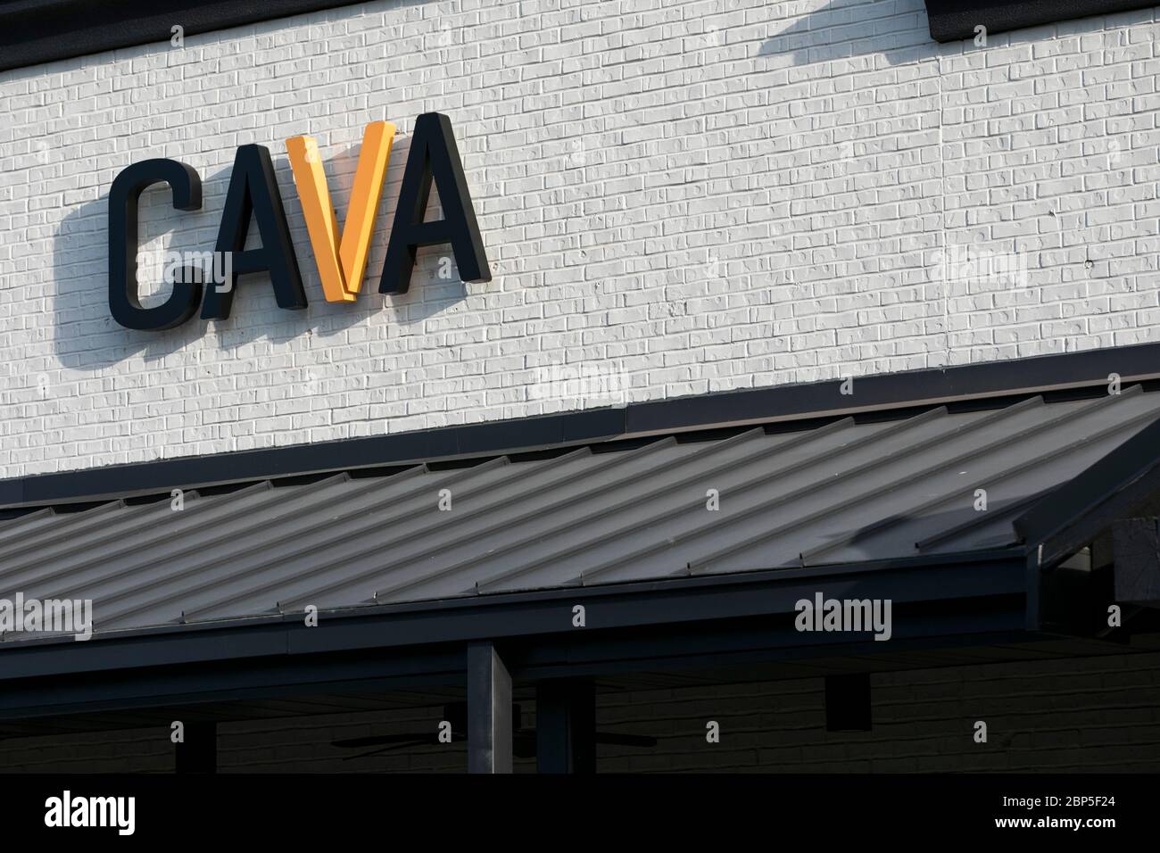 Un logo à l'extérieur d'un restaurant Cava situé à Richmond, en Virginie, le 13 mai 2020. Banque D'Images