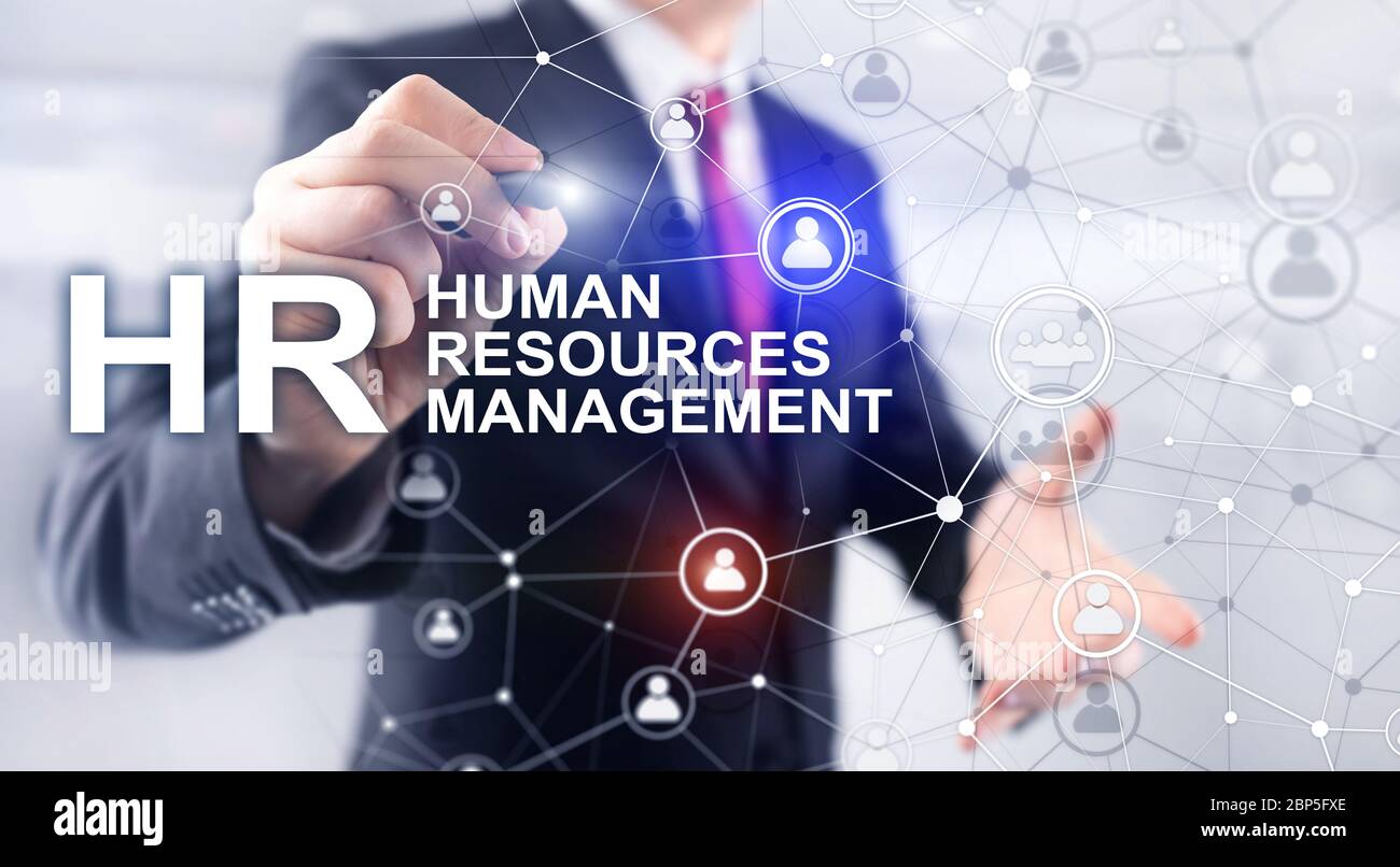 Homme d'affaires pointant sur HRM Human Resource Management sur l'écran virtuel. Banque D'Images