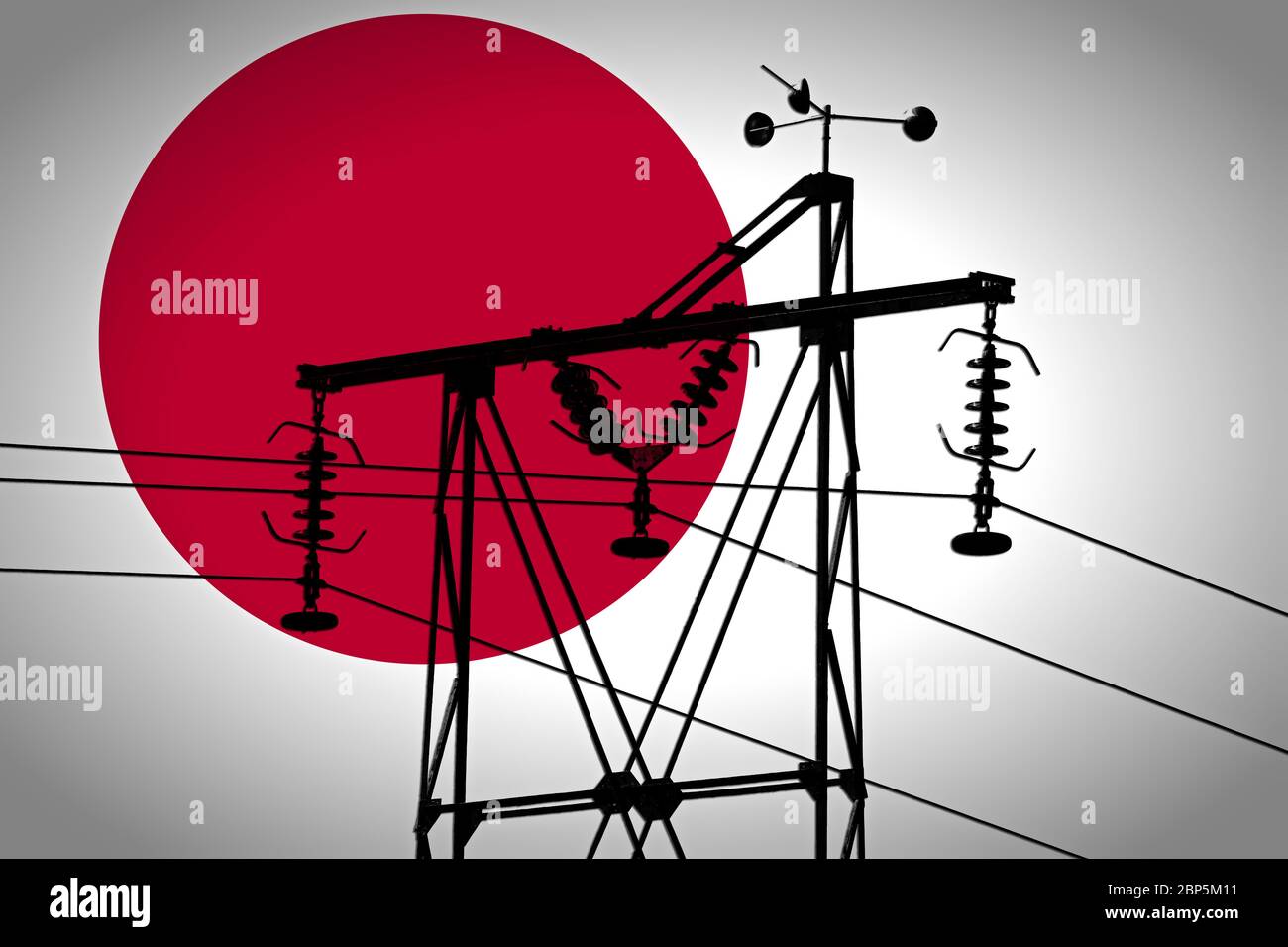 Illustration du concept avec drapeau japonais en arrière-plan et silhouette ancienne ligne électrique en premier plan pour la crise énergétique à venir Banque D'Images