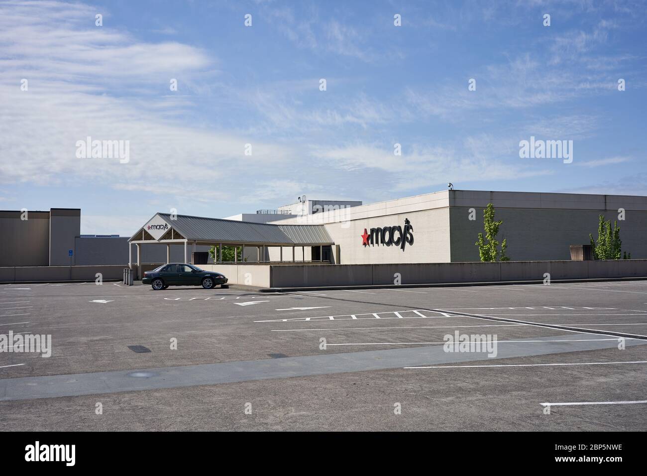 Tigard, OREGON, États-Unis - 5 mai 2020 : fermeture du grand magasin Macy's à Tigard, Oregon, pendant la pandémie du coronavirus. Banque D'Images