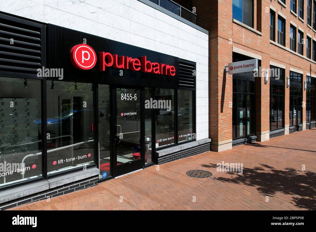 Un logo à l'extérieur d'un emplacement Pure barre à Silver Spring, Maryland, le 12 mai 2020. Banque D'Images