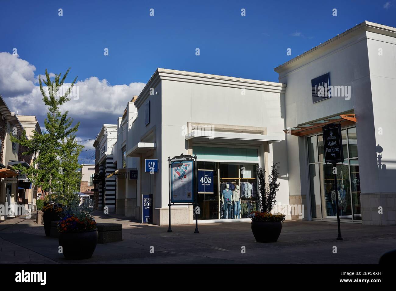 Tigard, OREGON, États-Unis - 6 mai 2020 : fermeture D'UN magasin DE détail À BRIDGEPORT Shopping Centre à Tigard, Oregon, pendant la pandémie du coronavirus. Banque D'Images