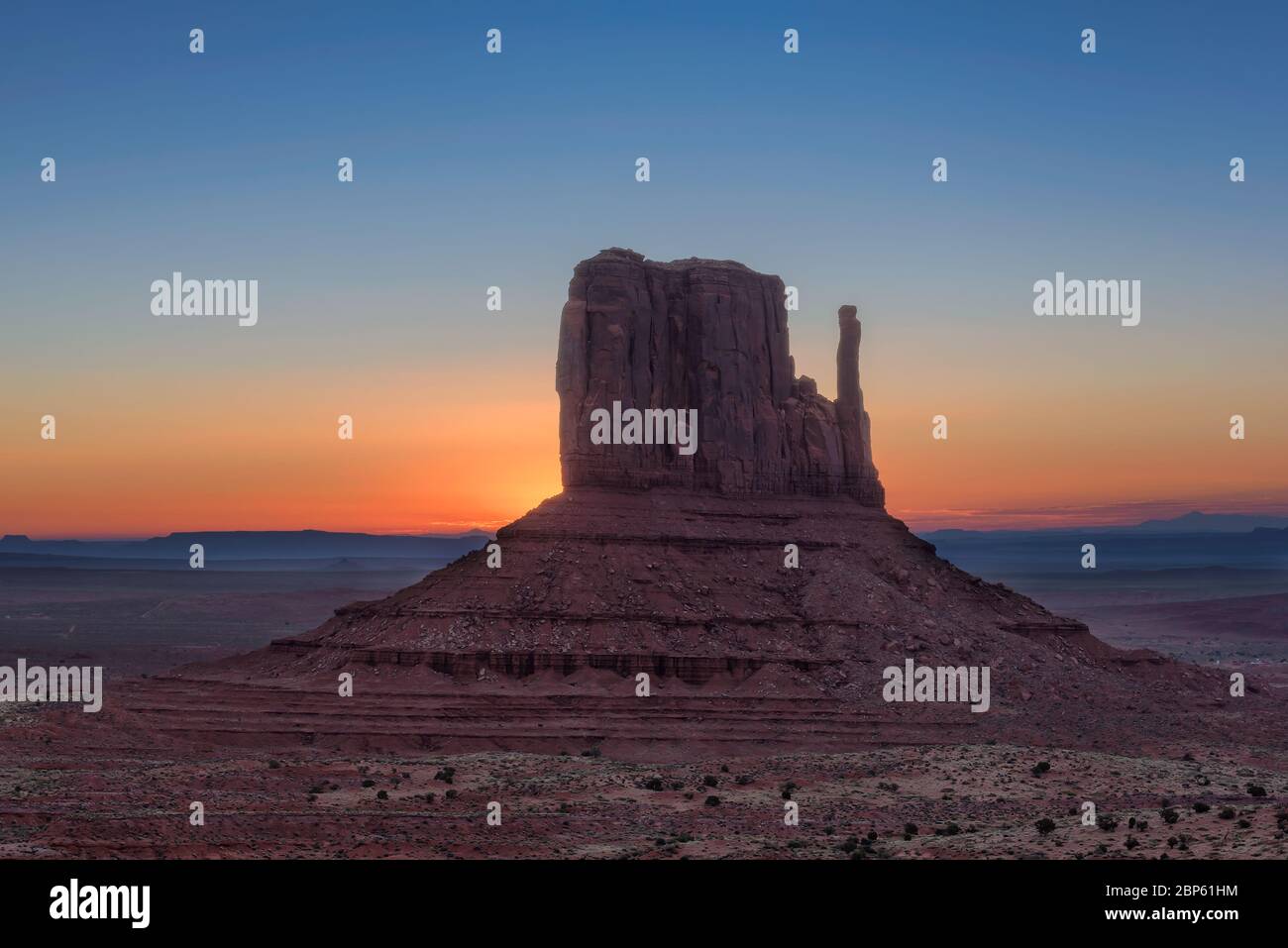 Vue sur le lever du soleil à Monument Valley, Arizona, États-Unis Banque D'Images