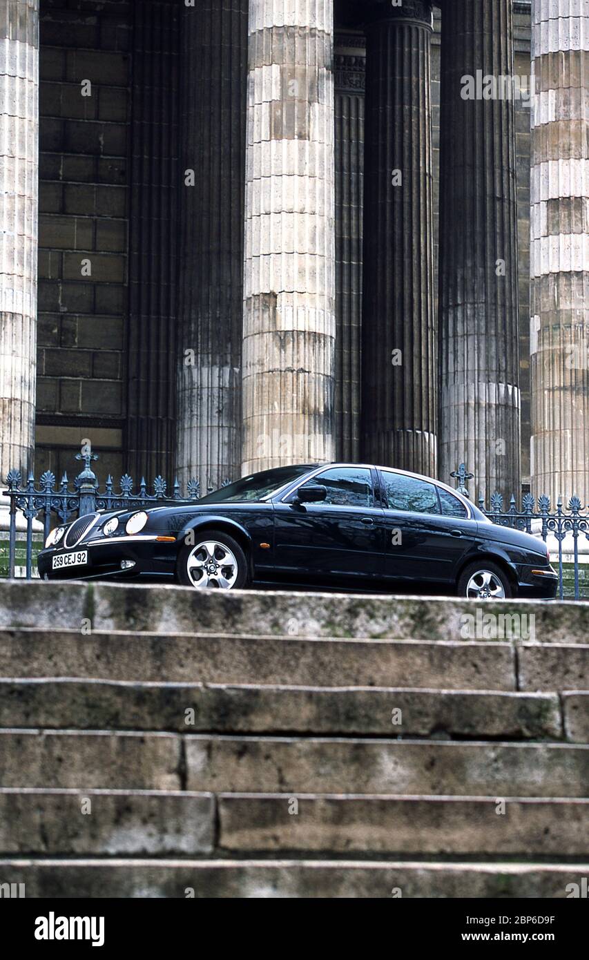 2002 Jaguar S Type à Paris Banque D'Images