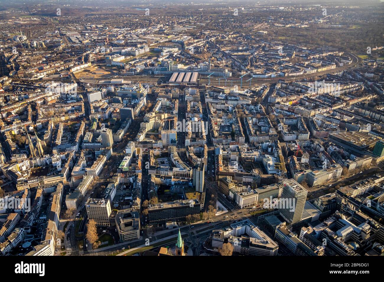 Vue aérienne, vue d'ensemble du centre-ville avec la gare principale, refonte et revitalisation de la gare, Düsseldorf, Rhénanie-du-Nord-Westphalie, Allemagne Banque D'Images