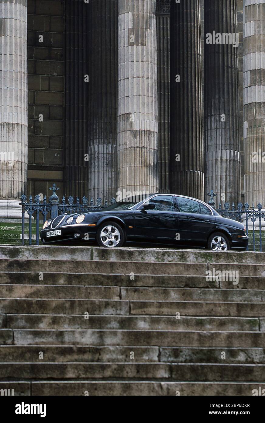 2002 Jaguar S Type à Paris Banque D'Images