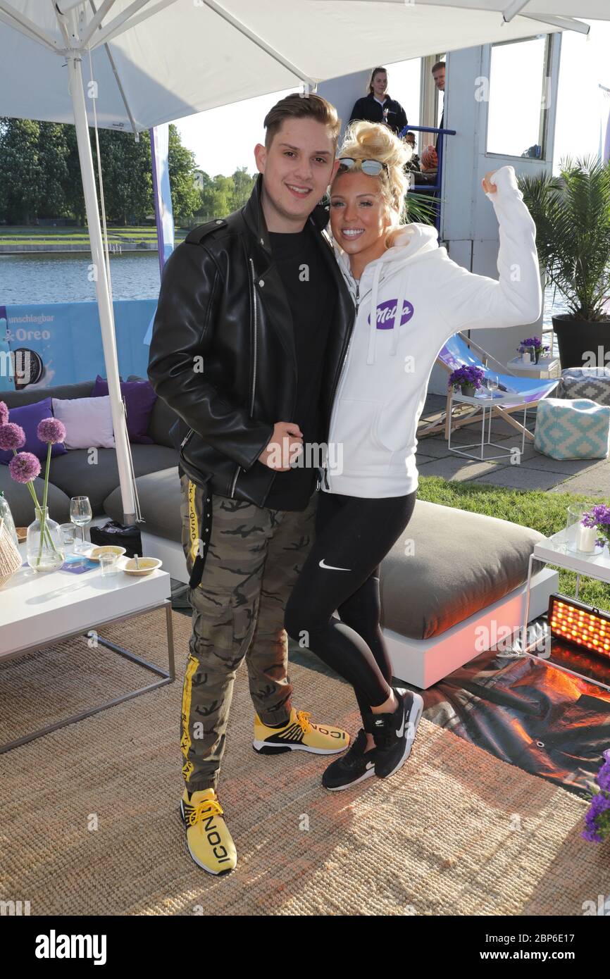 Aneta Sablik und ihr Verlobter Chris, Milka Charity Blobbing-Event am Stadtparksee, Hambourg, 22.05.2019 Banque D'Images