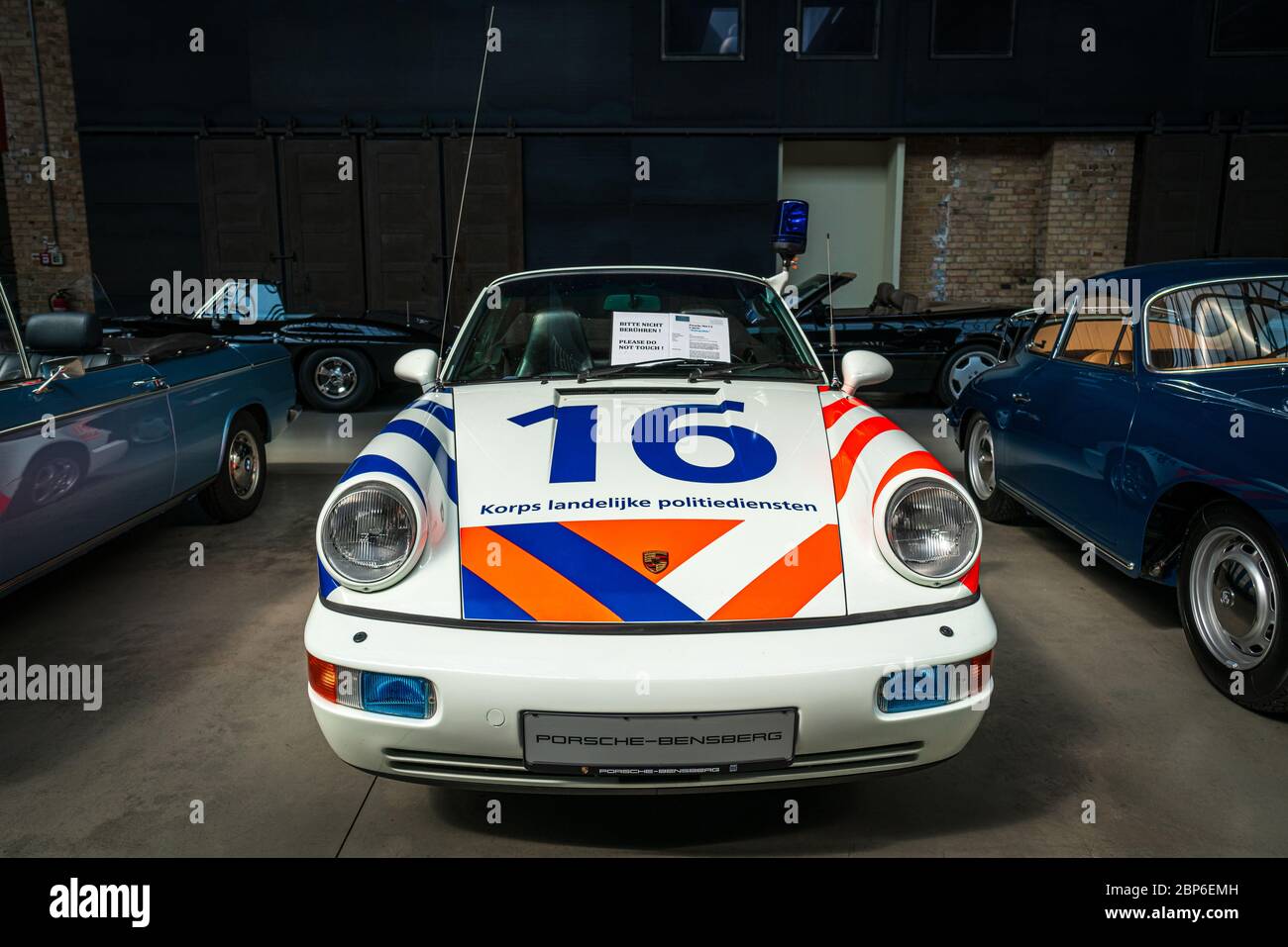 BERLIN - 11 MAI 2019 : voiture de police Porsche 964 C2 Cabriolet, 1993 (Dutch véhicule de police avec la police accessoires). 32ème Journée Oldtimer Berlin-brandebourg. Banque D'Images