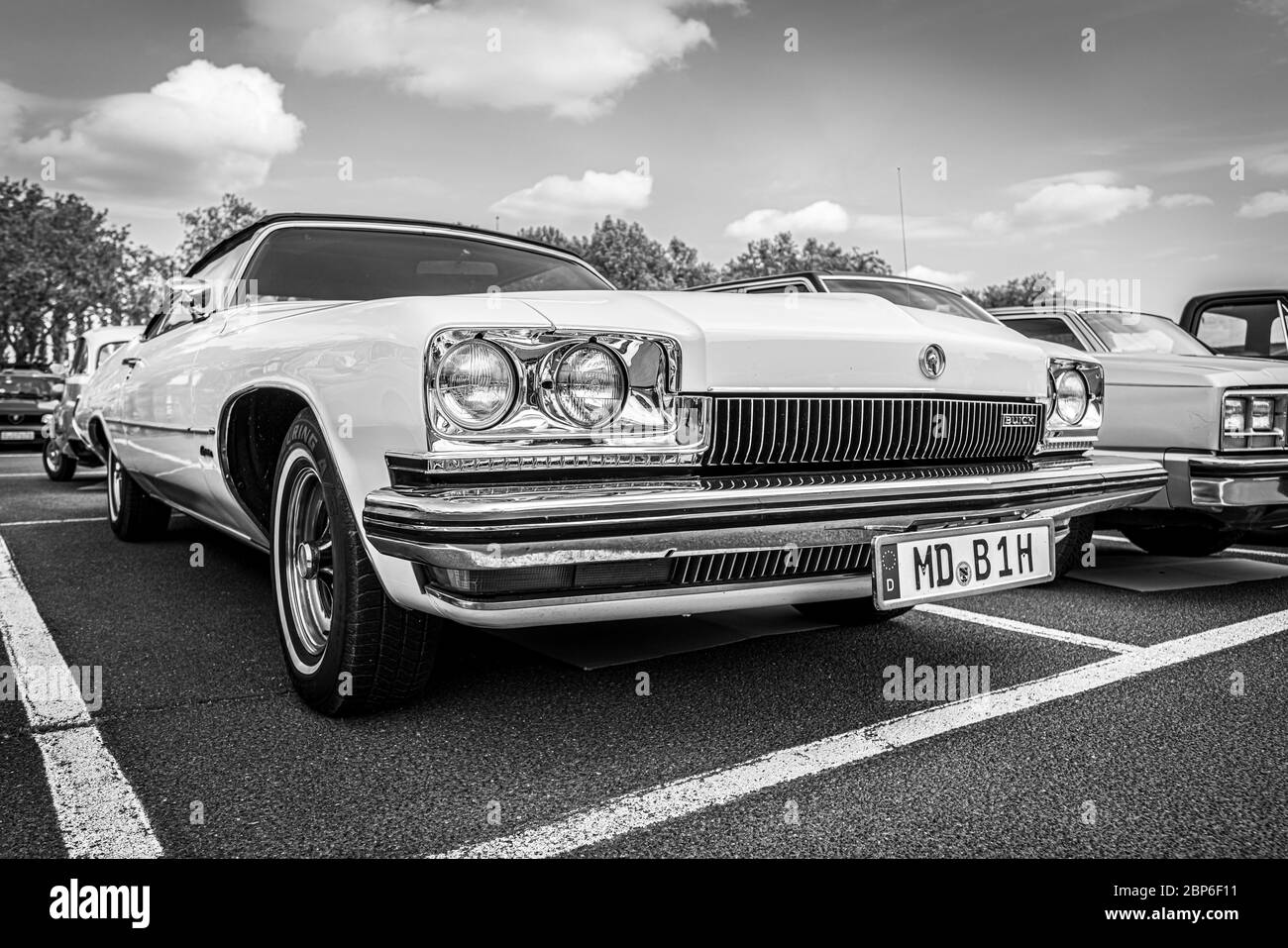 BERLIN - 11 MAI 2019 : voiture de taille moyenne Buick Skylark, 1972. Noir et blanc. 32ème Journée Oldtimer Berlin-brandebourg. Banque D'Images