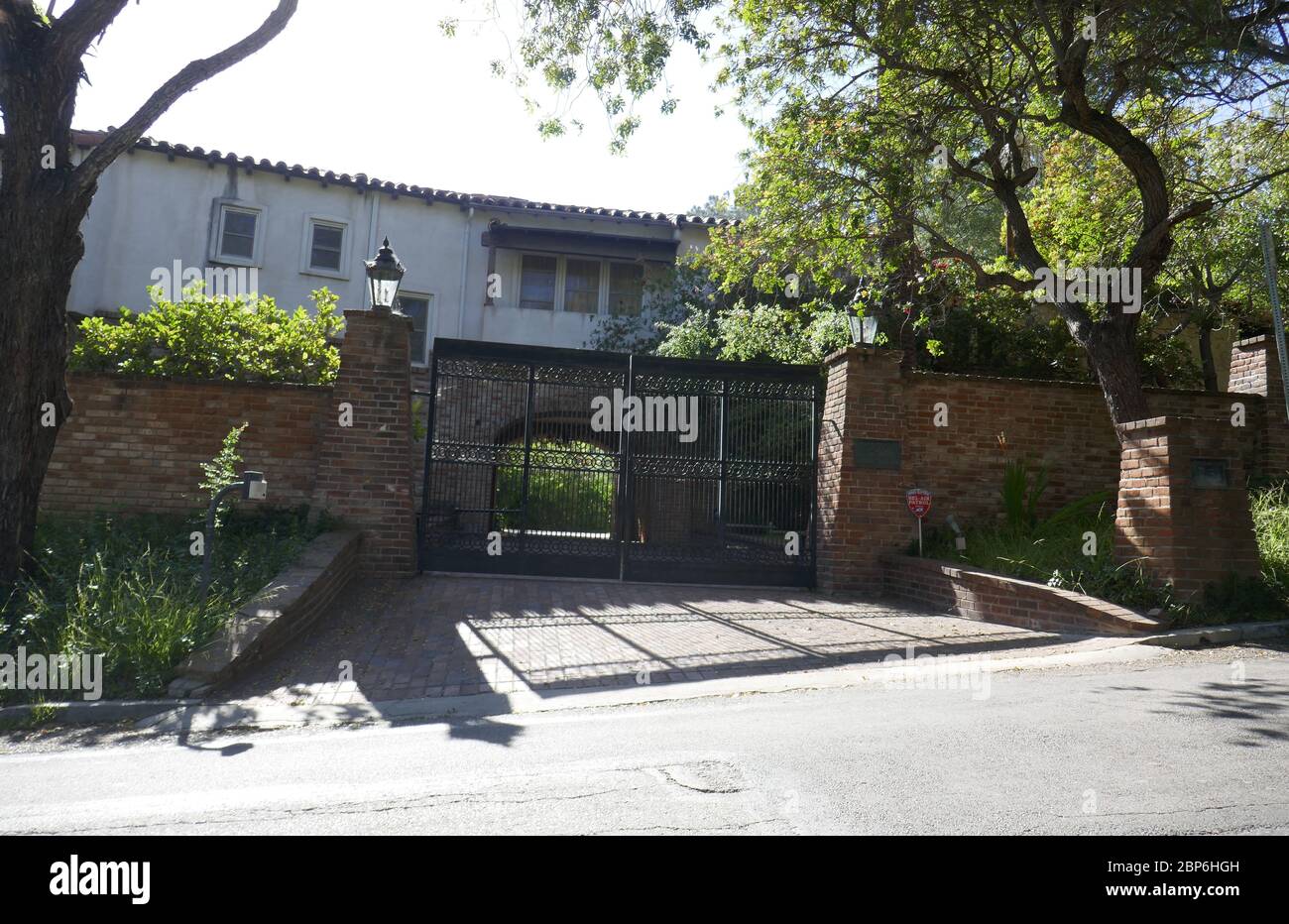 Los Angeles, Californie, États-Unis 17 mai 2020 UNE vue générale de l'atmosphère de l'ancienne maison de Mario Lanza et Anthony Quinn au 355 St Cloud Road à Bel Air le 17 mai 2020 à Los Angeles, Californie, États-Unis. Photo par Barry King/Alay stock photo Banque D'Images