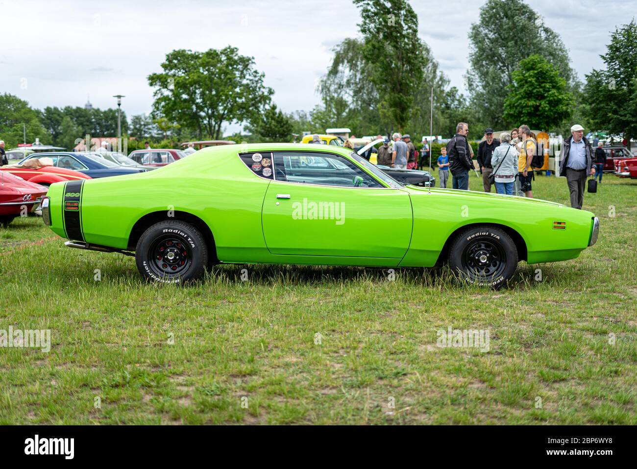 PAAREN IM GLIEN, ALLEMAGNE - 08 JUIN 2019 : voiture de taille moyenne Dodge Charger 500, 1971. Die Oldtimer Show 2019. Banque D'Images