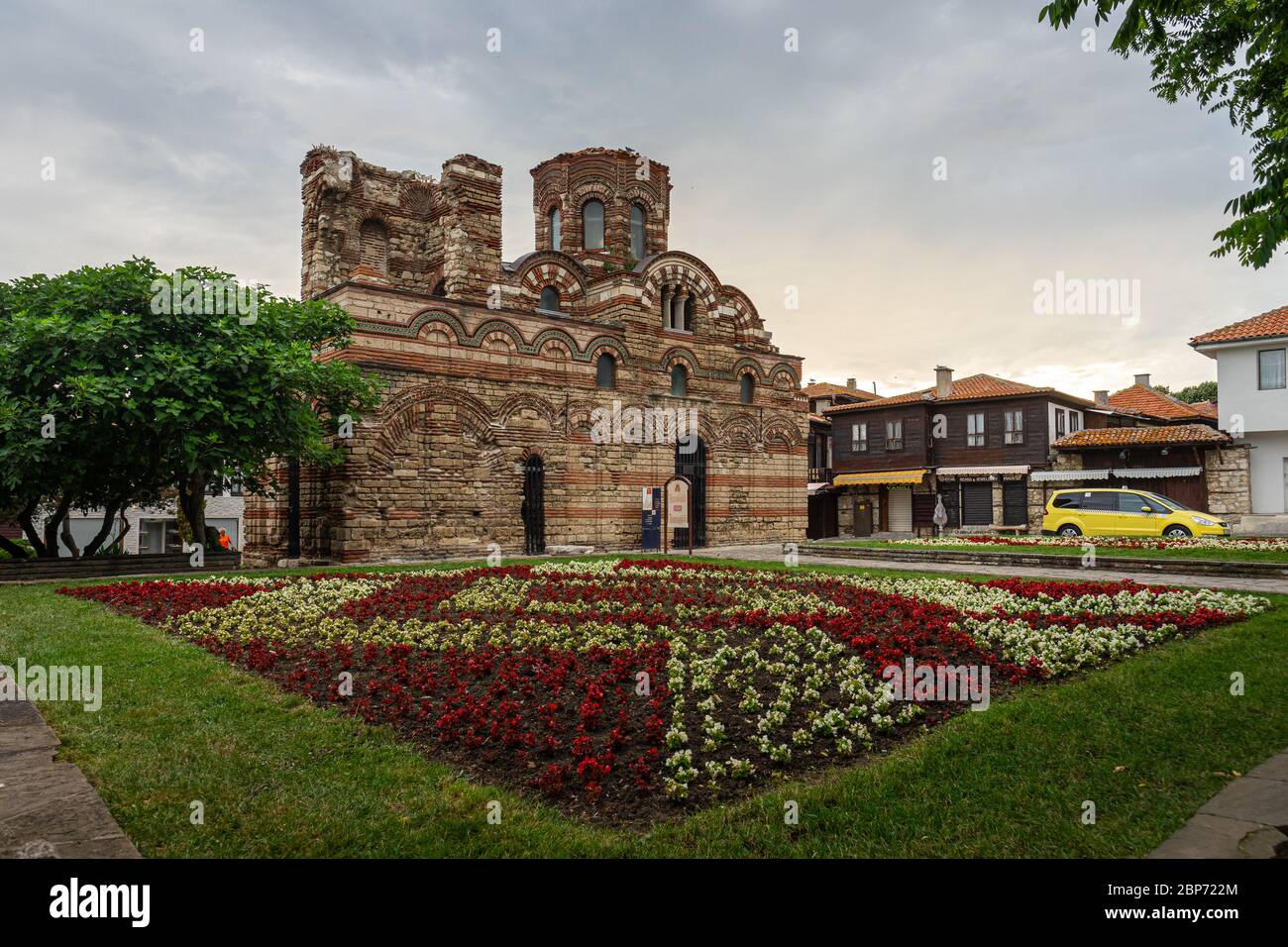 NESSEBAR, Bulgarie - 22 juin 2019 : ruines de l'Église du Christ Pantocrator dans la vieille ville. Tôt le matin. Banque D'Images