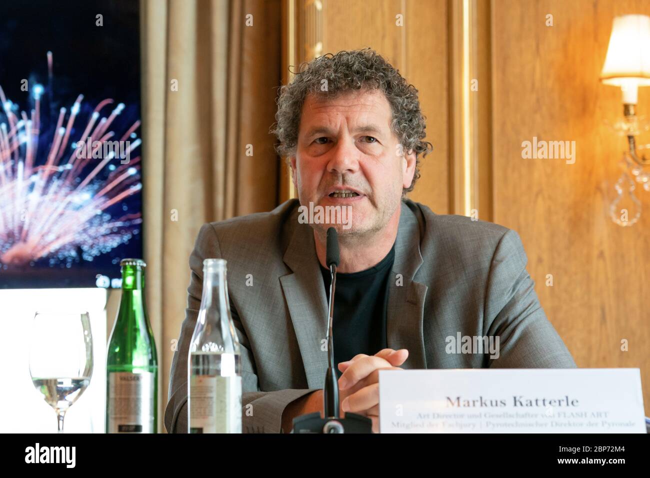 Markus Katterle (directeur artistique et partenaire de FLASH ART et directeur pyrotechnique de la Pyronale) à la conférence de presse pour la Pyronale 2019, la devise du 14e Championnat du monde de feux d'artifice est « Best of six » à l'hôtel Regent. Banque D'Images