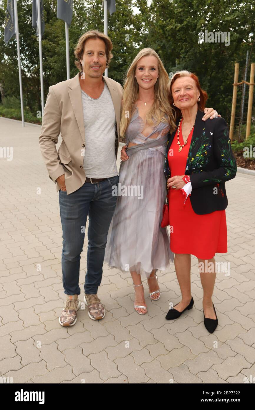Hakim-Michael Meziani,Kim-Sarah Brandts,Brigitte Antonius,3000 Episodes Red Roses,Castanea Forum,Lüneburg,10.08.2019 Banque D'Images
