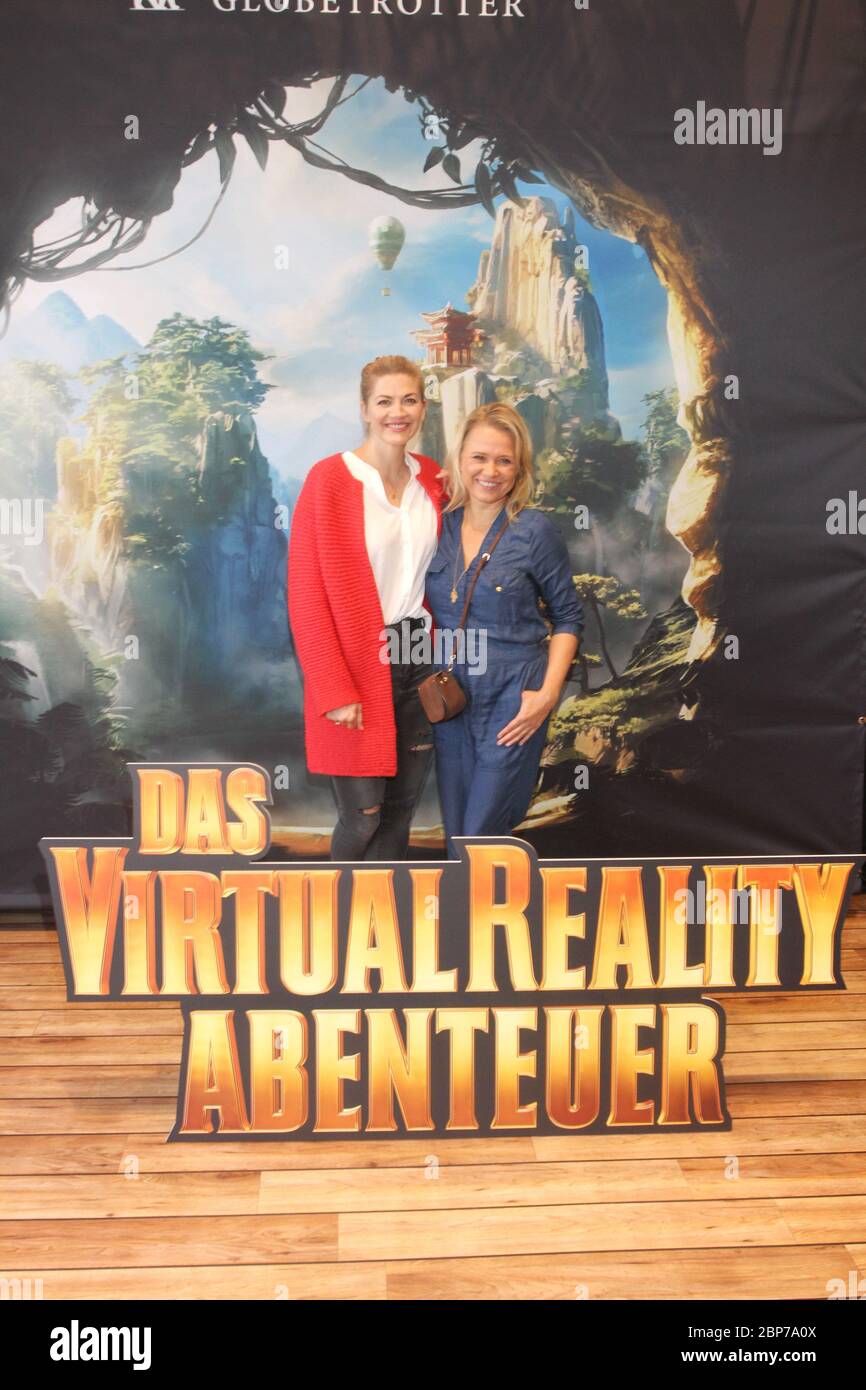 Nina Bott,Nova Meierhenrich,40 ans Globetrotter,Virtual Reality Roadshow,Tour Stop Hambourg,18.09.2019 Banque D'Images