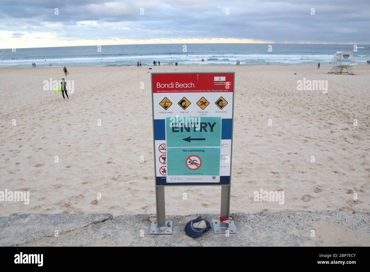 Sydney, Australie. 18 mai 2020. Bondi Beach, dans la banlieue est de Sydney, était de nouveau ouverte au public après avoir été fermée pour empêcher la propagation du coronavirus (Covid-19). Crédit : Richard Milnes/Alamy Live News Banque D'Images