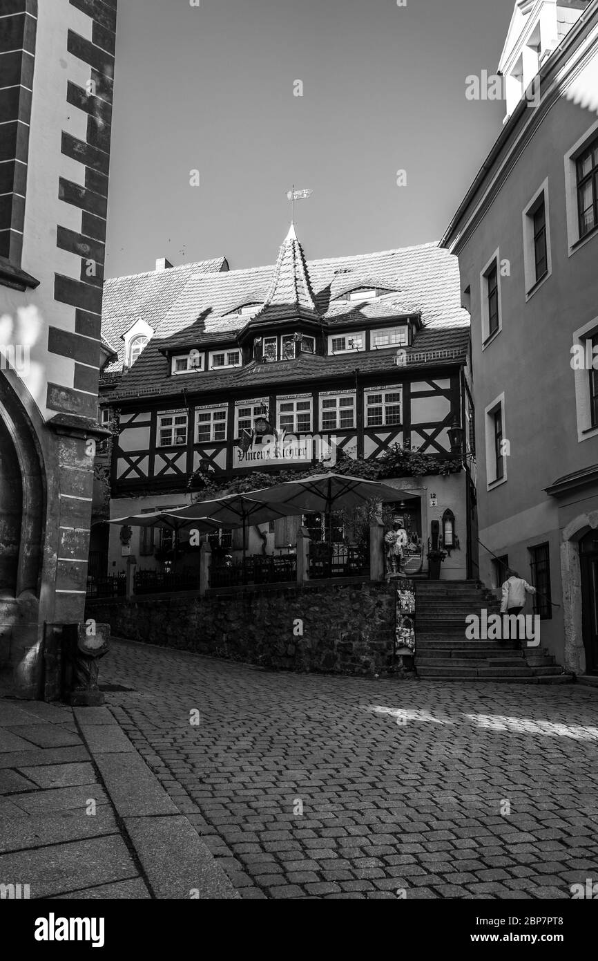 MEISSEN, ALLEMAGNE - 12 octobre 2019 : les plus belles rues de la vieille ville. Noir et blanc. Banque D'Images