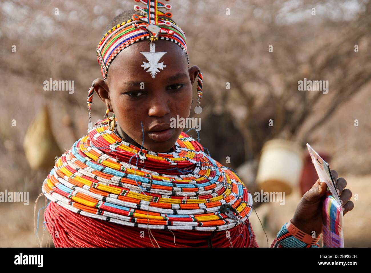 Portrait d'une femme Samburu Maasai. Samburu Maasai un groupe ethnique de semi-nomades photographiés à Samburu, Kenya Banque D'Images