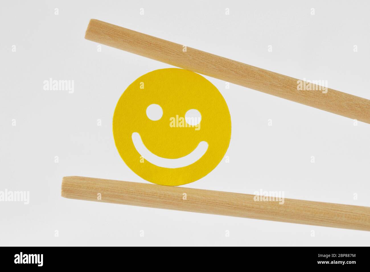 Baguettes avec visage smiley - concept de positivité Banque D'Images