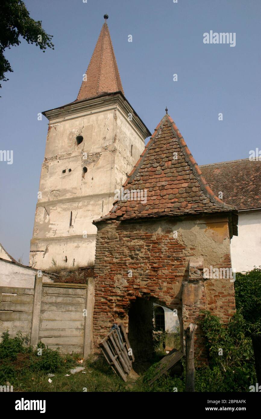 SAT Nou, Sibiu County, Roumanie. L'église évangélique fortifiée du XIIIe siècle, monument historique. Banque D'Images