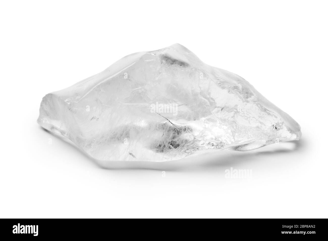 Un seul morceau d'alun, isolé sur fond blanc Banque D'Images