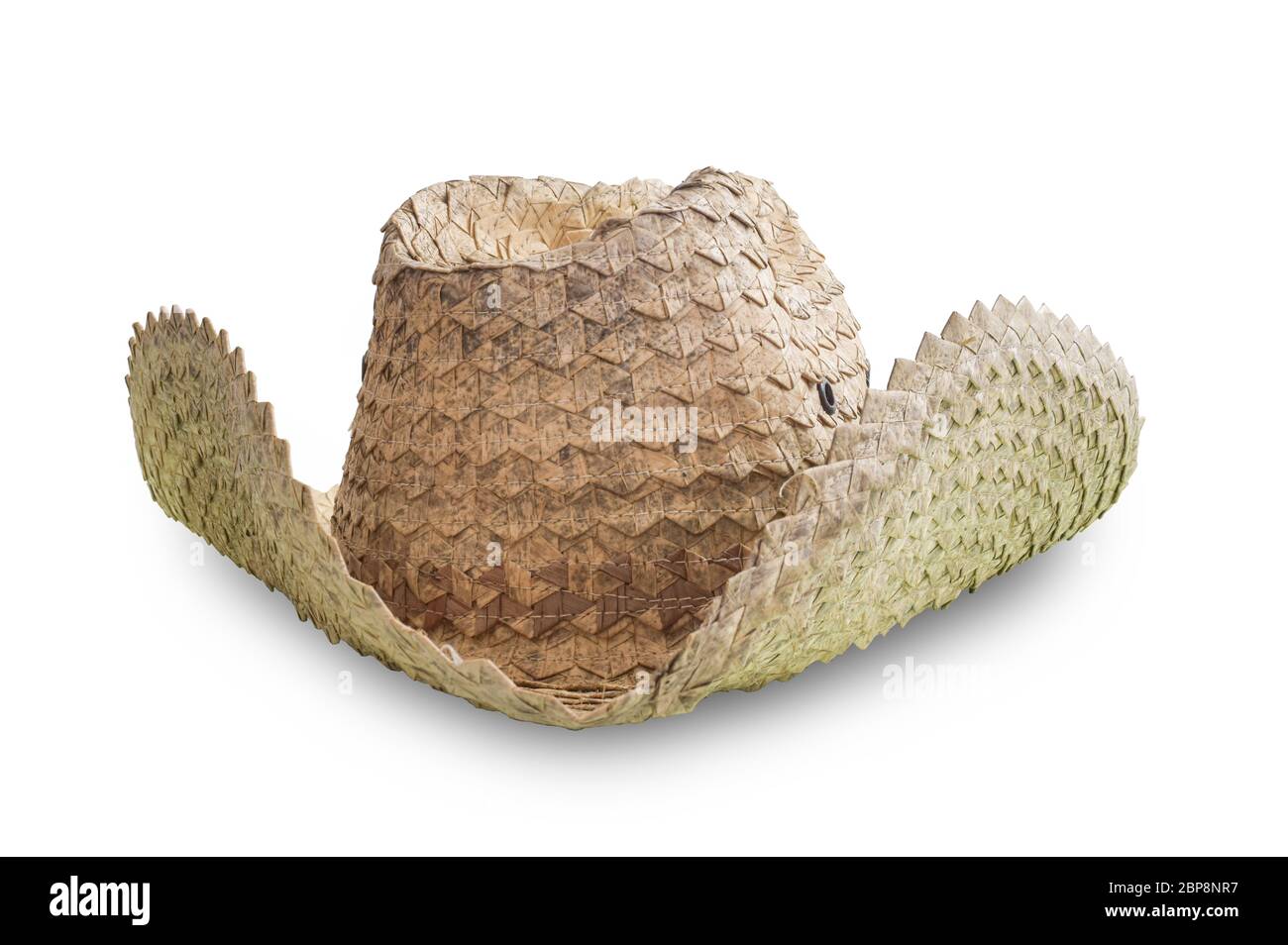 Vieux chapeau Panama en bambou, isolé sur fond blanc Banque D'Images