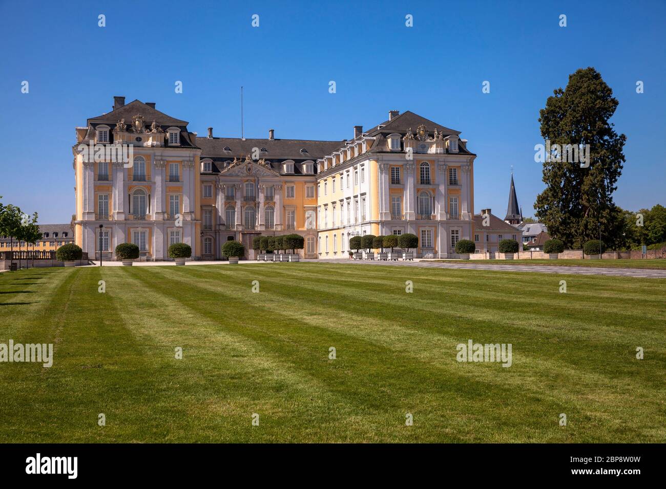 château d'Augustusburg à Bruehl près de Bonn, vue sur la Cour d'honneur, Rhénanie-du-Nord-Westphalie, Allemagne. Schloss Augustusburg à Bruehl BEI Bonn, Blick Banque D'Images