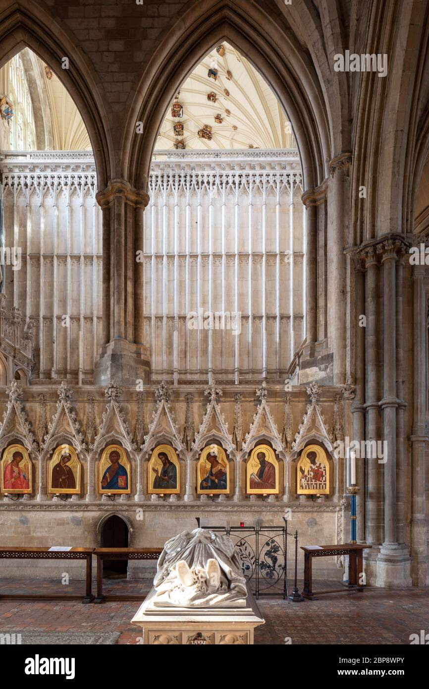 Reredos et tombeau. Cathédrale de Winchester - exposition Kings & Scribes, Winchester, Royaume-Uni. Architecte : Nick Cox Architectes et métaphore, 201 Banque D'Images