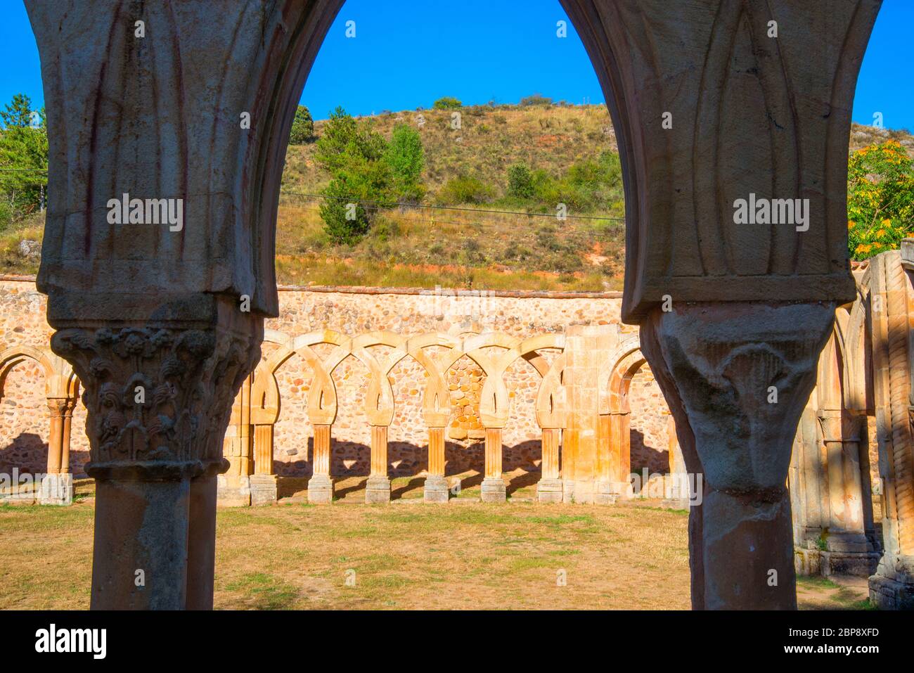 Arcades du cloître. Monastère de San Juan de Duero, Soria, Espagne. Banque D'Images