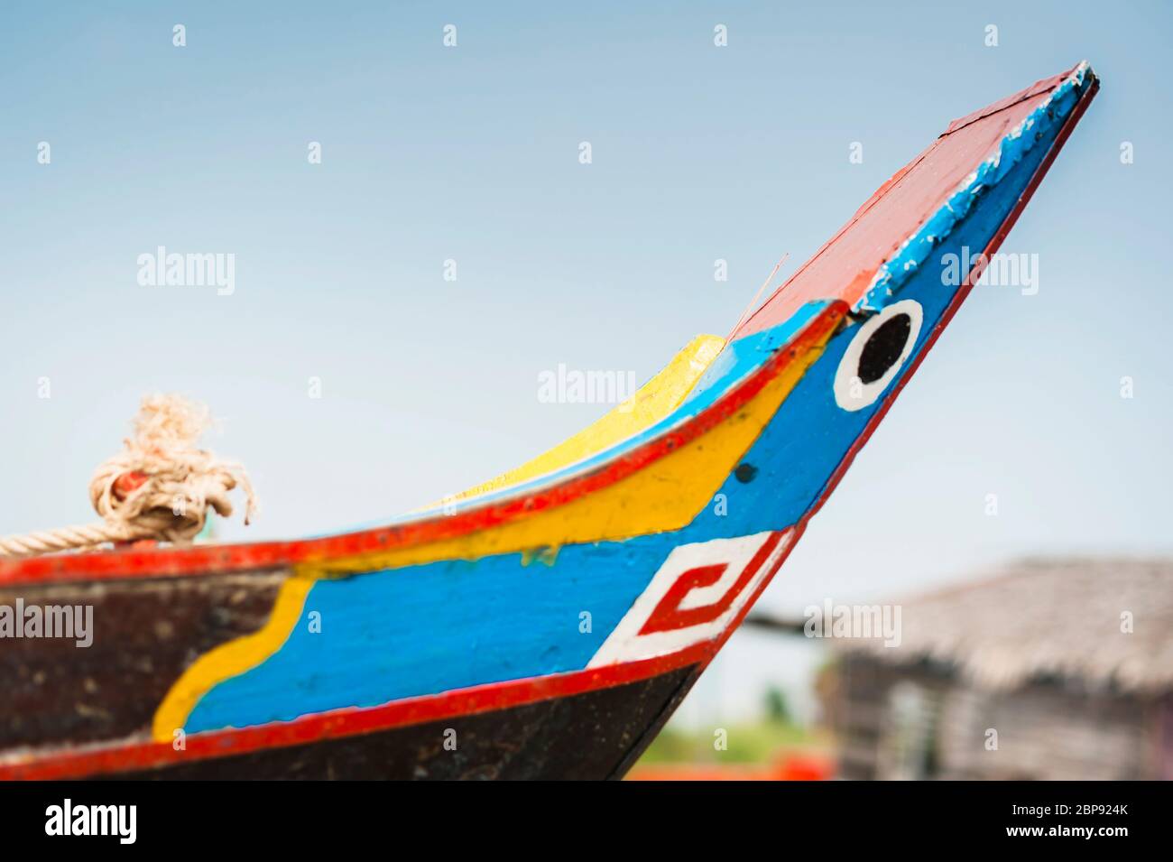 Gros plan sur un bateau cambodgien dans le village flottant de Kompong Chnnang, Krong Kampong Chhnang, Cambodge, Asie du Sud-est Banque D'Images