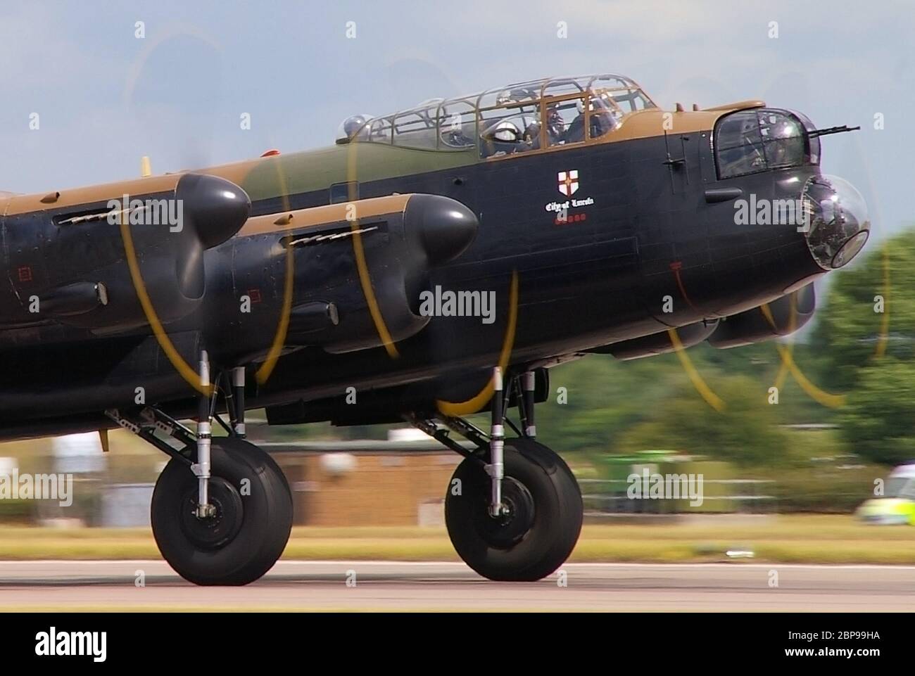 Bombardier lancaster avion emblématique de la seconde guerre mondiale — free download