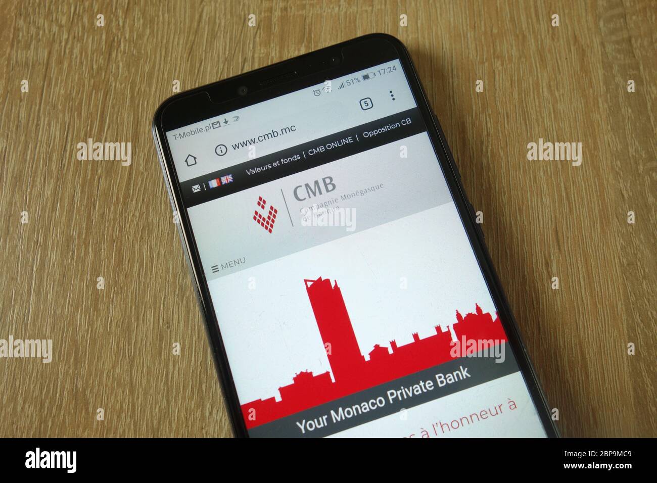 Logo de la Compagnie Monégasque de Banque (CMB) affiché sur le smartphone Banque D'Images