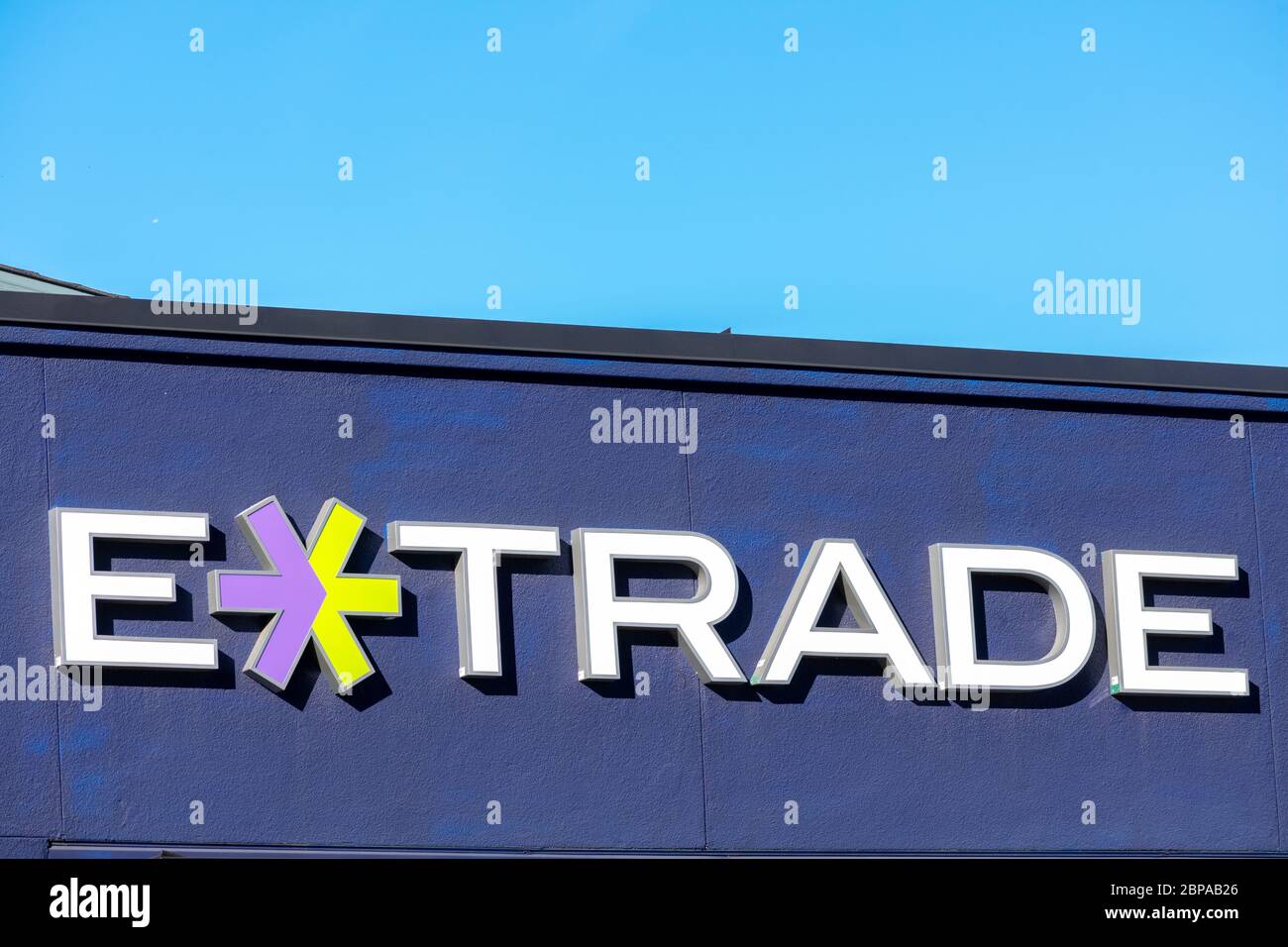 Logo de la Société financière E-Trade, stylisé ETRADE, sur la succursale de courtage à escompte. Morgan Stanley, banque d'investissement de Wall Street, a acquis E-Trade - sa Banque D'Images