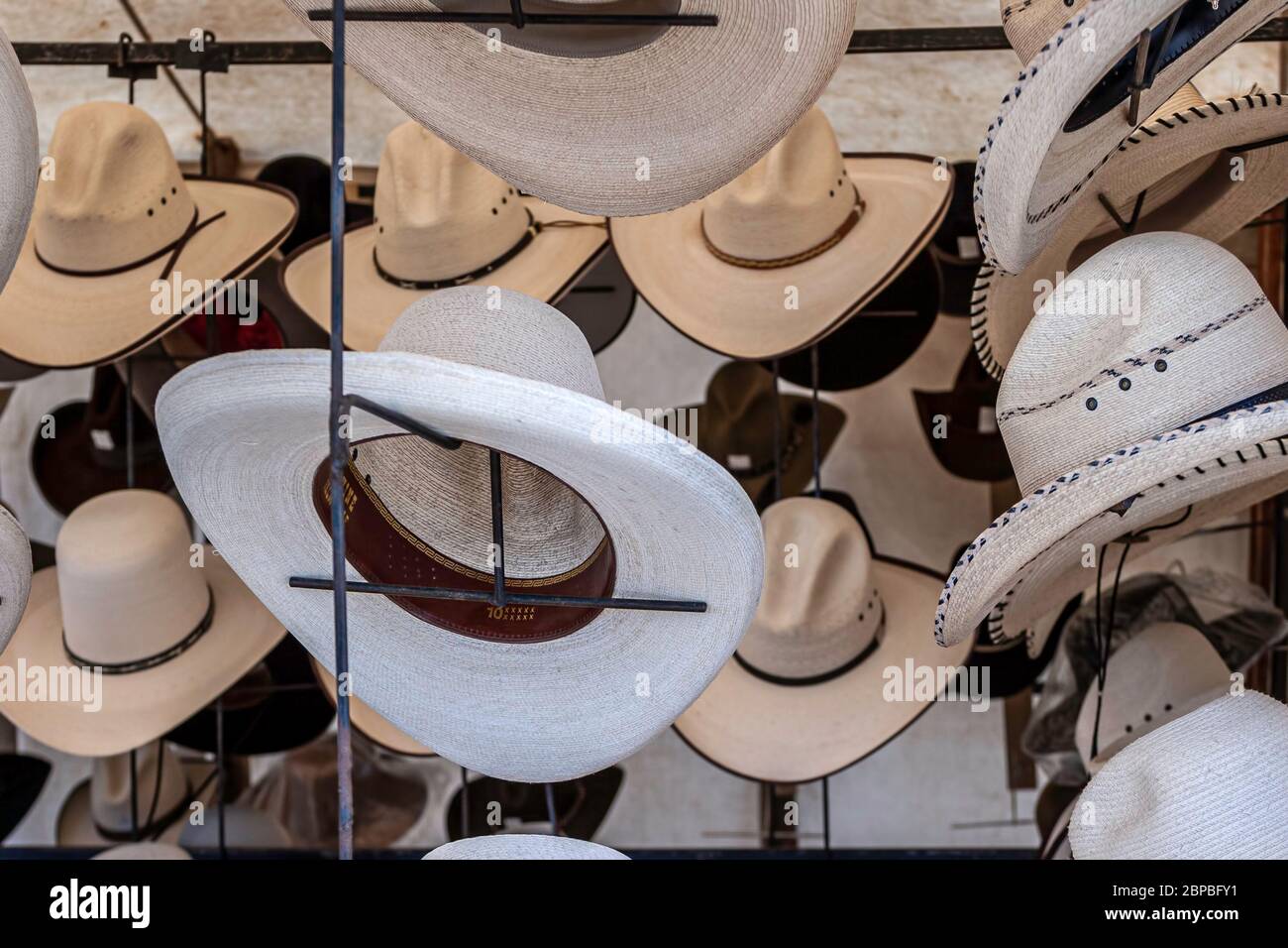 Chapeaux, fin de Trail Wild West Jubilee, Edgewood, Nouveau-Mexique, États-Unis Banque D'Images