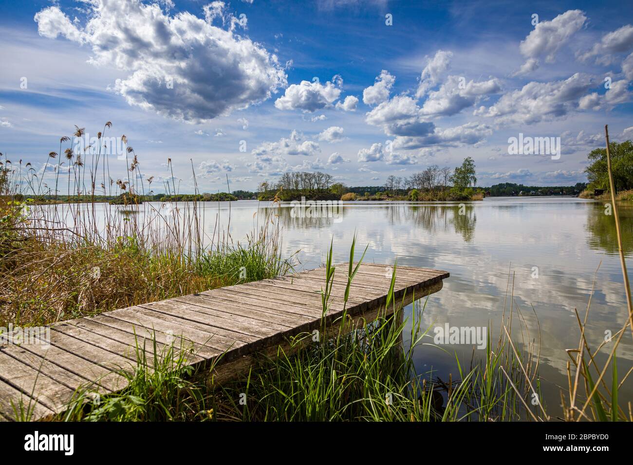 Lac Adamov dans l'ouest de la Slovaquie près de la ville de Gbakely Banque D'Images