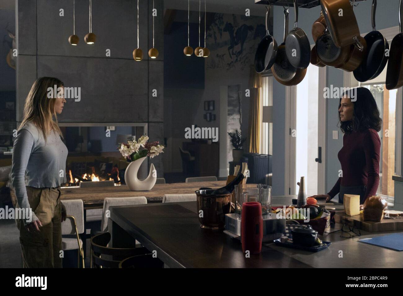 The Hunt est un film de 2020 de thriller d'horreur américain réalisé par Craig Zobel et écrit par Nick Cuse et Damon Lindelox. Les stars du film Betty Gilpin, Ike Barinholtz, Amy Madigan, Emma Roberts, Ethan Suplee, Et Hilary Swank. Cette photographie est destinée à un usage éditorial exclusif et est le copyright de la société de cinéma et/ou du photographe affecté par la société de film ou de production et ne peut être reproduite que par des publications en conjonction avec la promotion du film ci-dessus. Un crédit obligatoire est requis pour la société de cinéma. Le photographe doit également être crédité lorsqu'il est connu. Banque D'Images