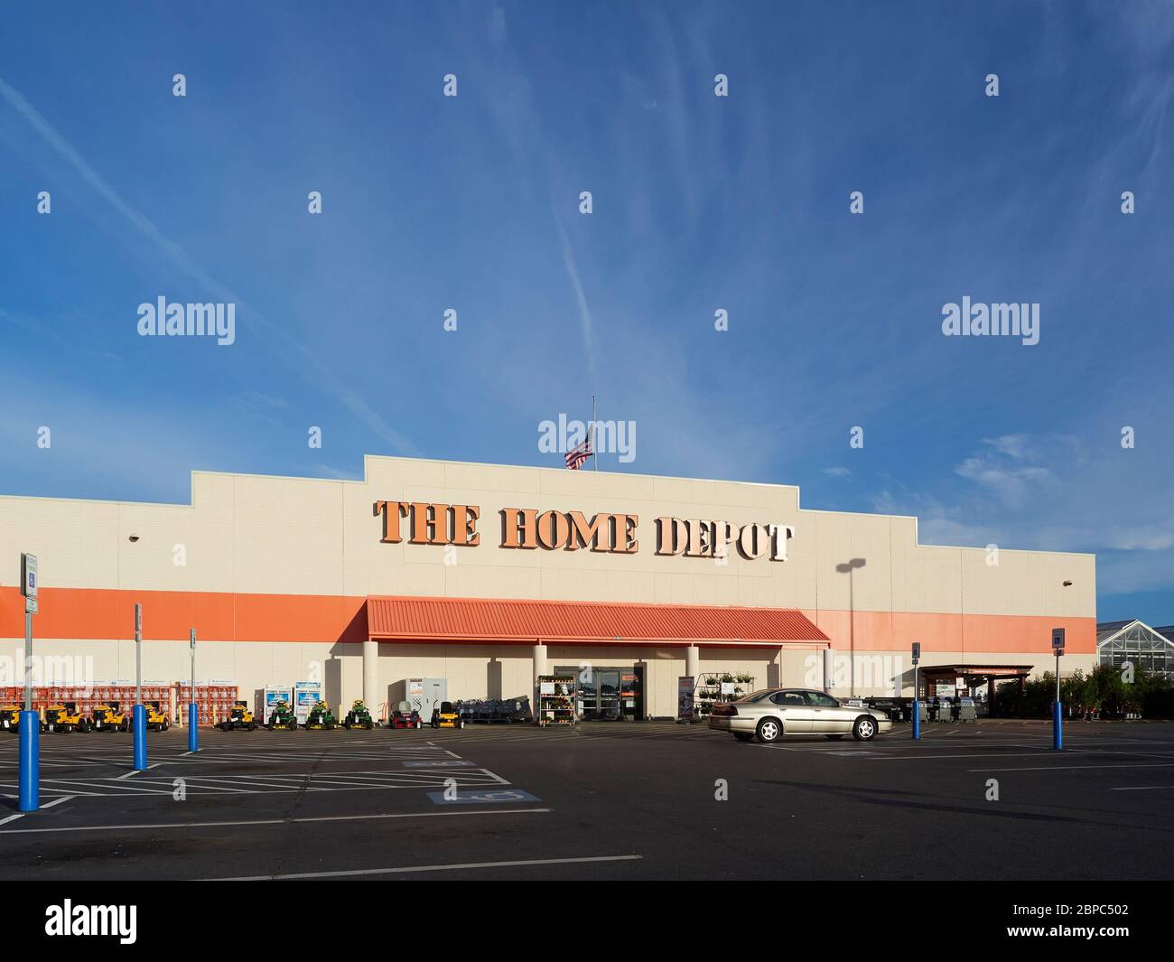 Home Depot Home amélioration de la maison, et grand magasin de boîte, avec un parking vide montrant l'enseigne et le logo à Montgomery Alabama, États-Unis. Banque D'Images