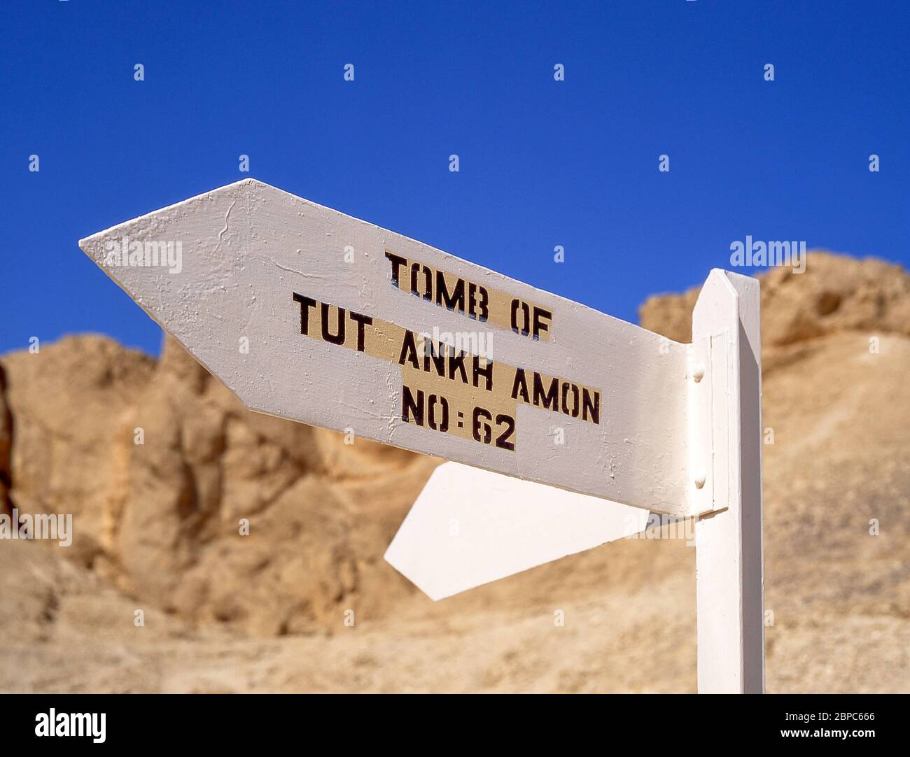 Panneau vers la tombe de Toutankhamon (Tut Ankh Amon), Vallée des Rois, gouvernorat de Louxor, République d'Égypte Banque D'Images