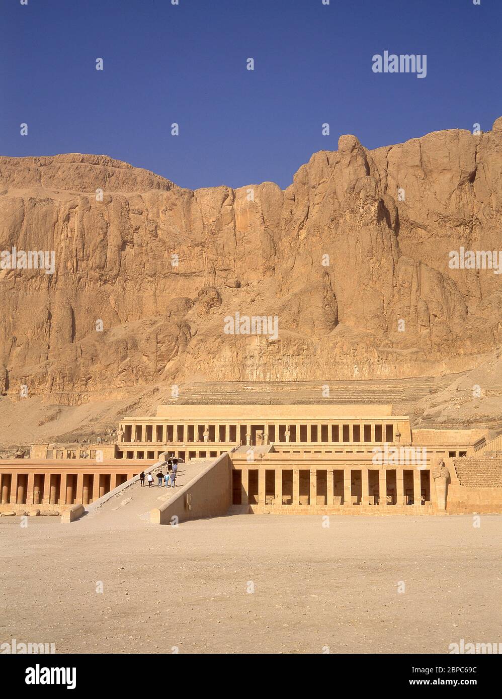 Complexe du temple mortuaire de la reine Hatshepsout, Deir el-Bahri, Louxor, gouvernorat de Louxor, République d'Égypte Banque D'Images