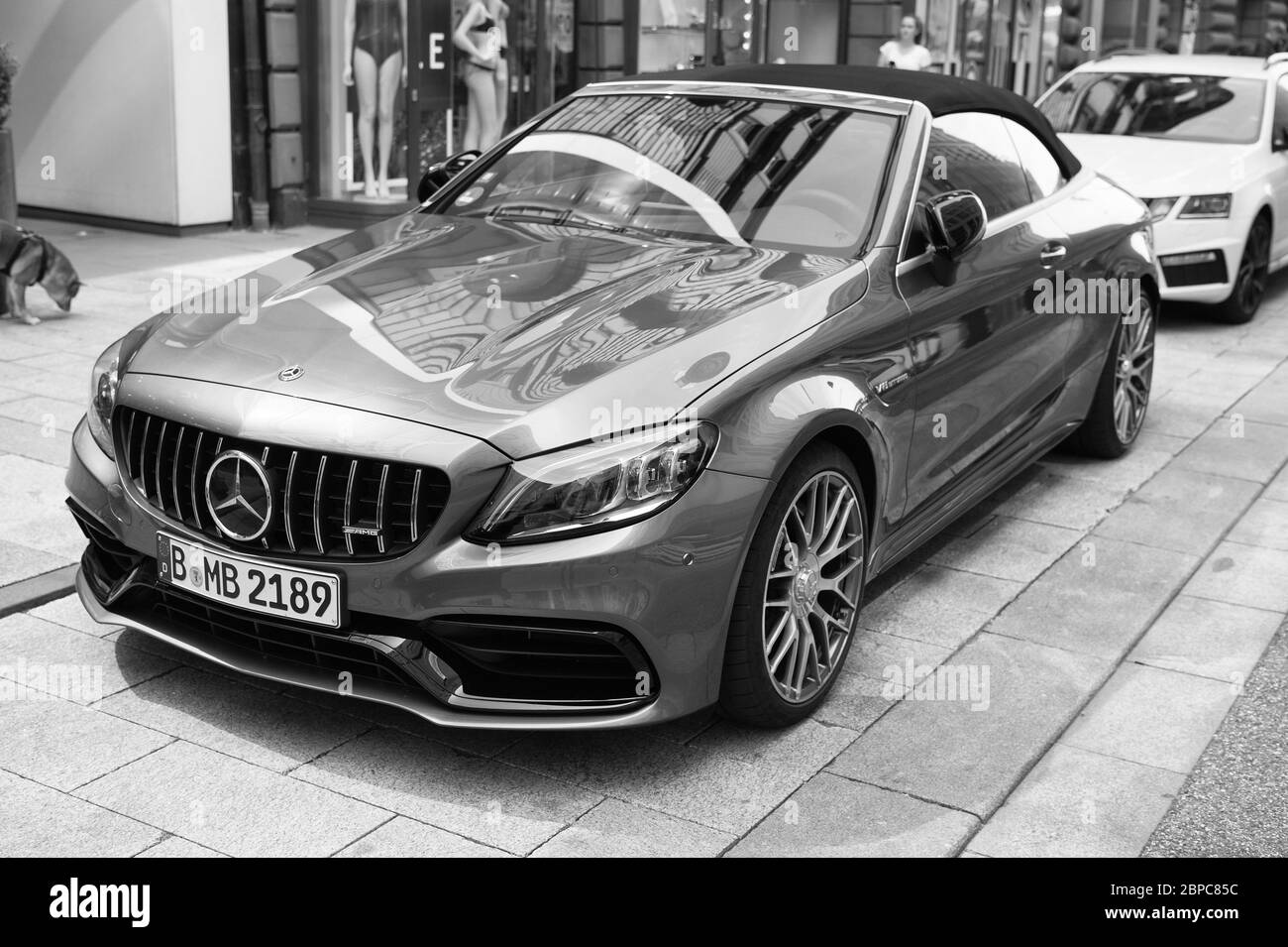 Hambourg, Allemagne-27 juillet 2019: Supercar Mercedes Benz AMG c63 v6 biurbo couleur noire garée dans la rue à Hambourg, Allemagne . Lamborghini est célèbre voiture de marque automobile chère Banque D'Images