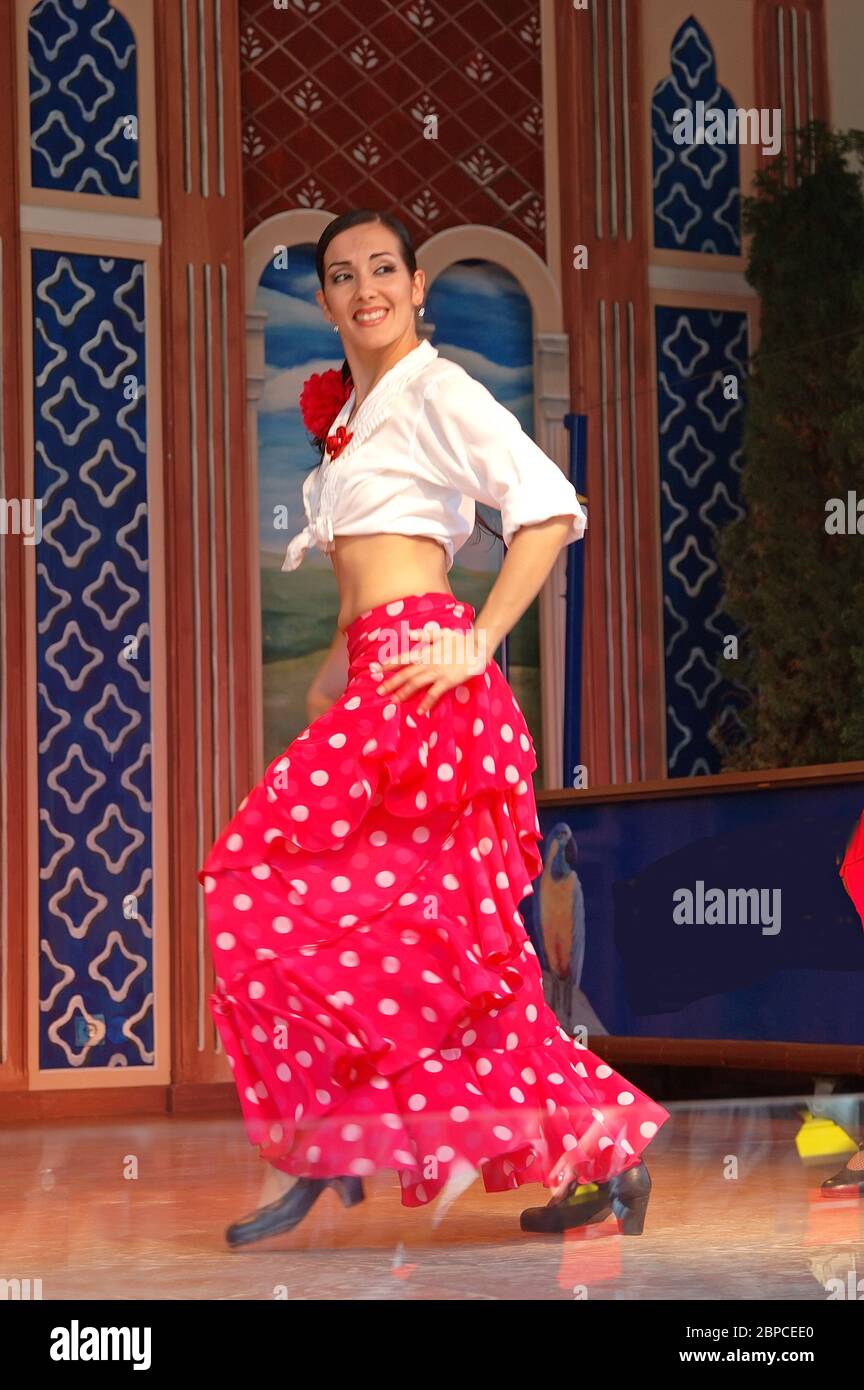 Danse espagnole dans un spectacle Banque D'Images