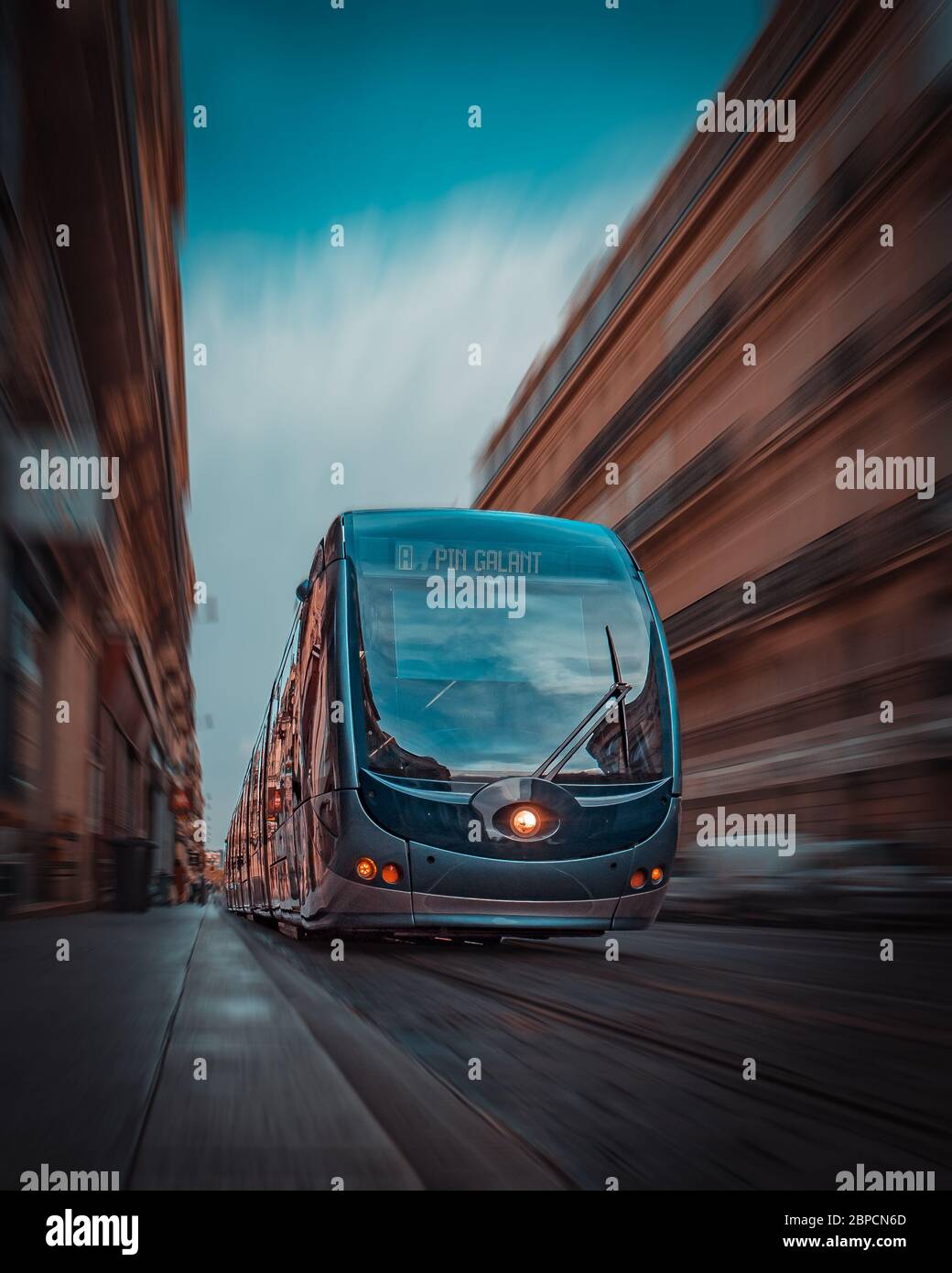 Un tramway rapide à Bordeaux - France, Aquitaine Banque D'Images