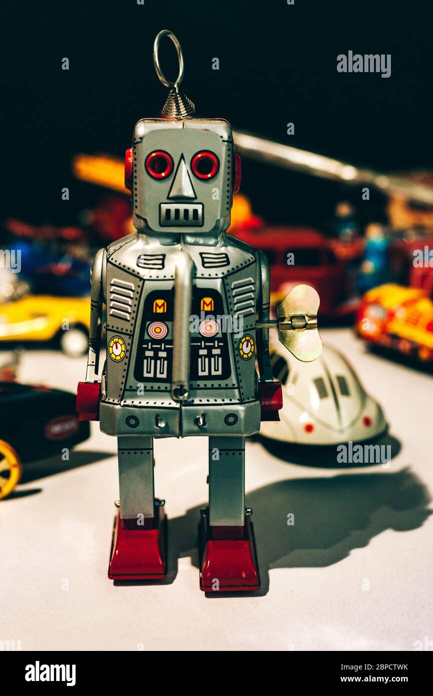 ROBOTS ET ESPACE - Votre boutique de Robots, voitures à pédales, de l'étain jouets et plus encore