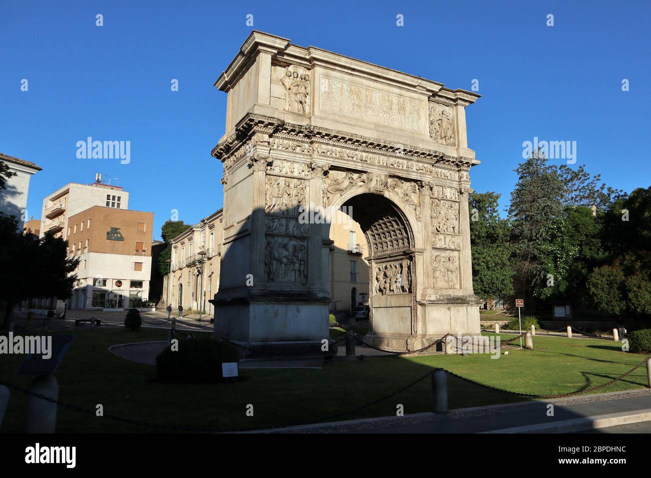 Benevento - Arco di Traiano di mattina presto Banque D'Images