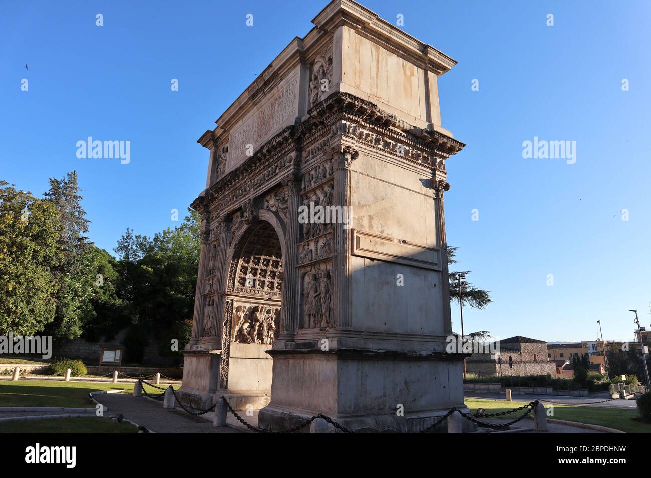 Benevento - Arco di Traiano la mattina presto Banque D'Images