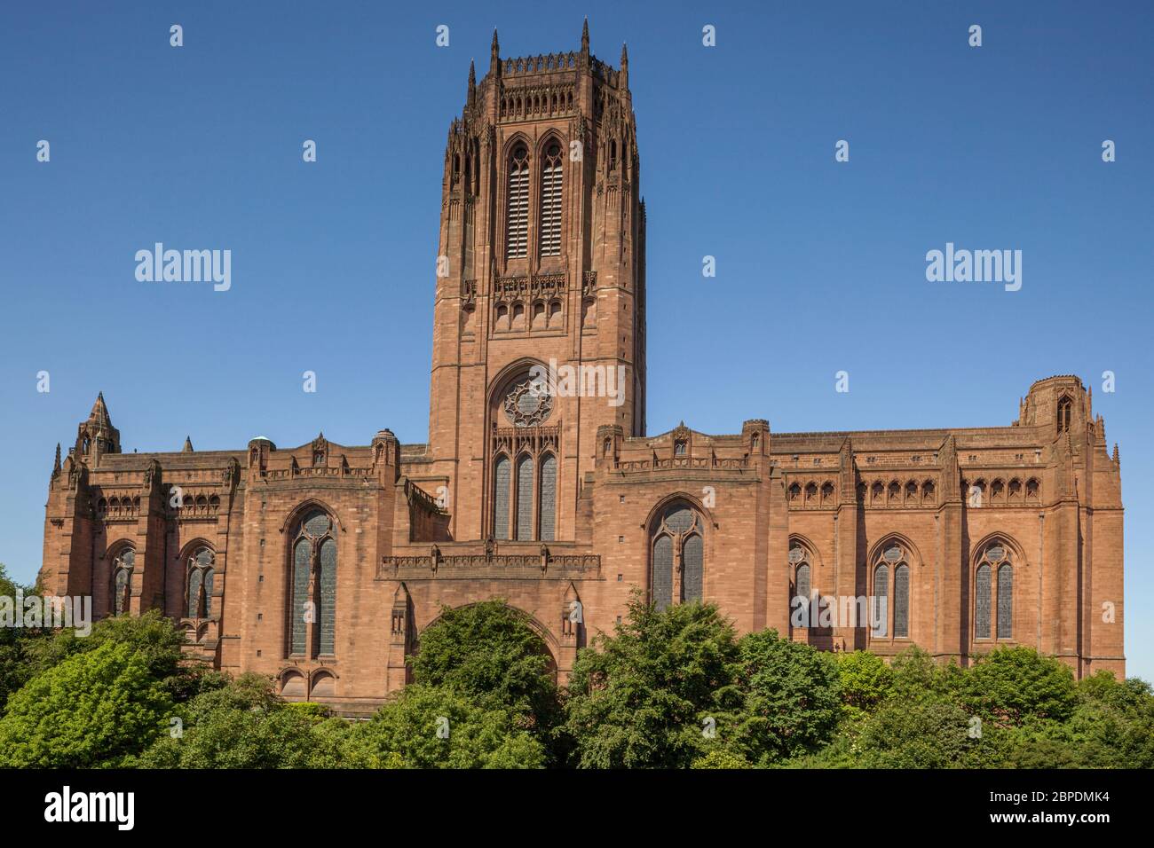 Côté est de la cathédrale anglicane de Liverpool, en Angleterre. Connue officiellement sous le nom de cathédrale de Liverpool, elle est la cinquième plus grande cathédrale du monde Banque D'Images