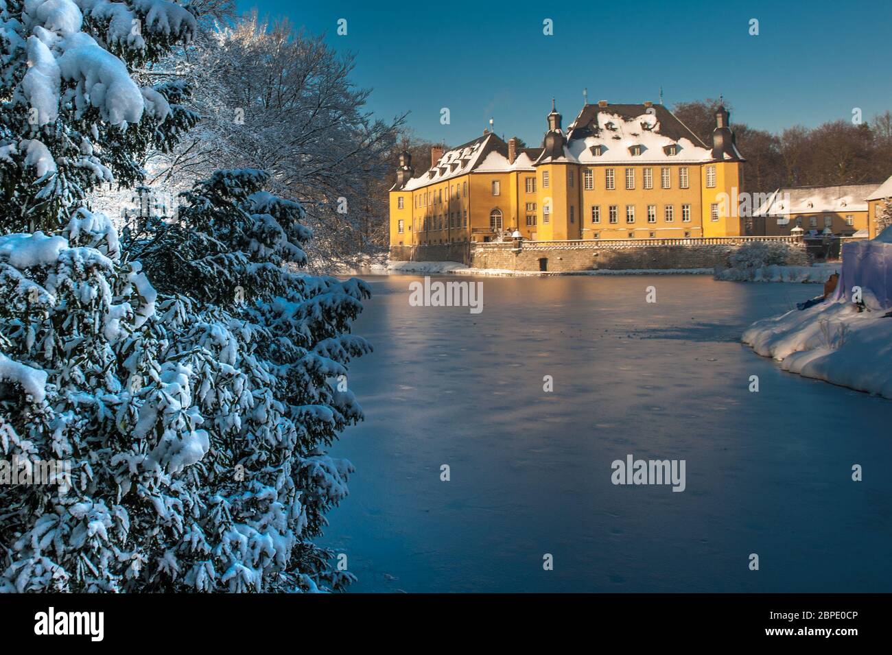 Eisige Weinachten auf Schloss Dyck BEI Aldenhoven in Rhein-Kreis-Neuss Banque D'Images